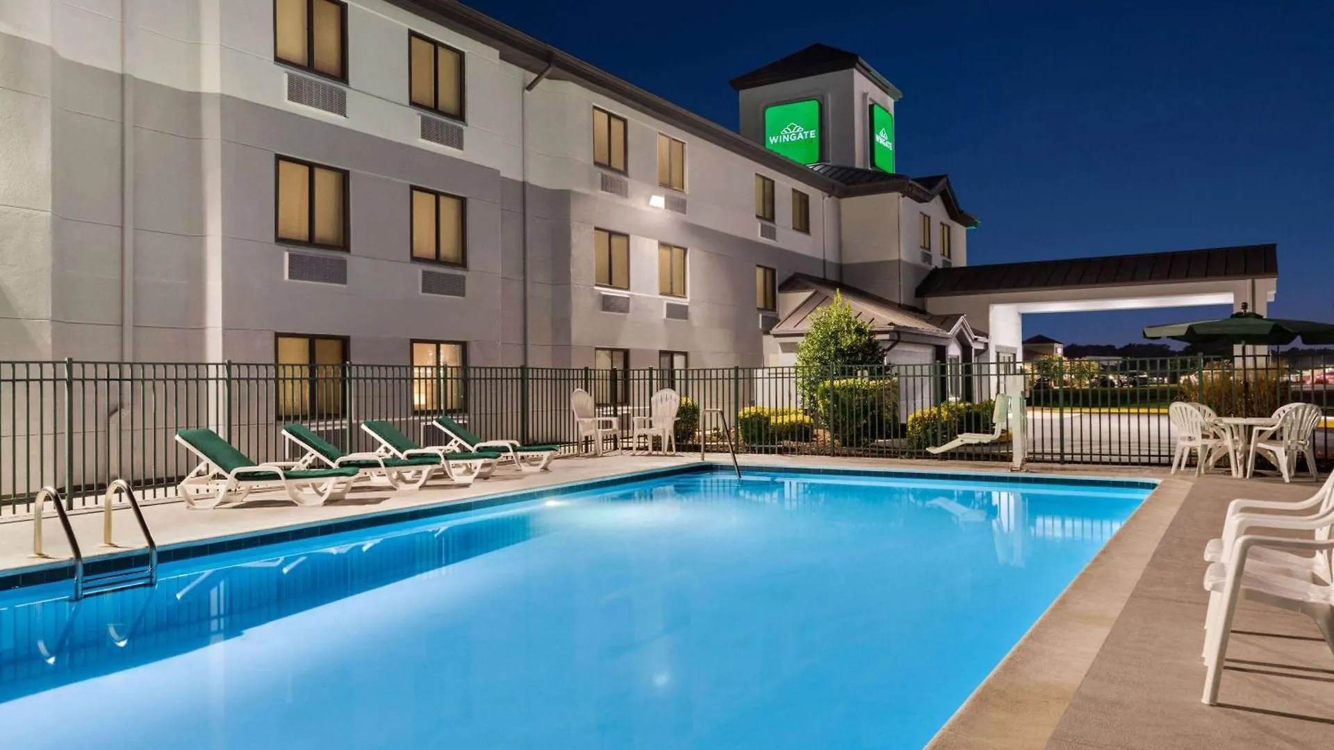 Wingate By Wyndham Salisbury Hotel 3*,